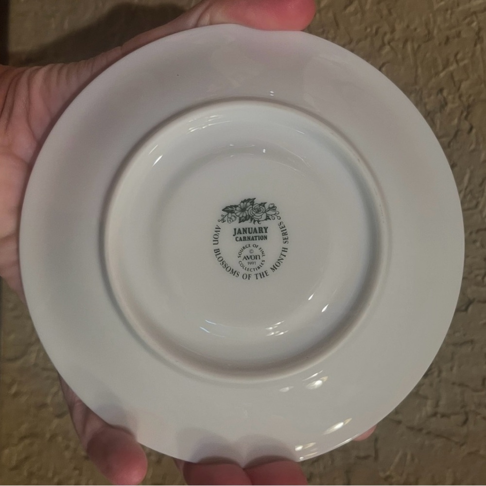 JANUARY Vintage AVON 1991 ‘Blossoms of the Month’ January Teacup & Saucer - Picture 10 of 10